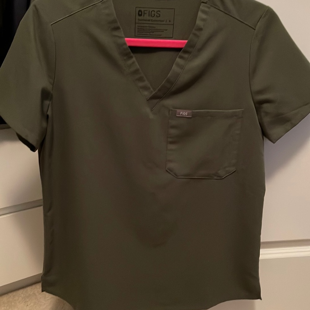 FIGS Catarina top (olive green)